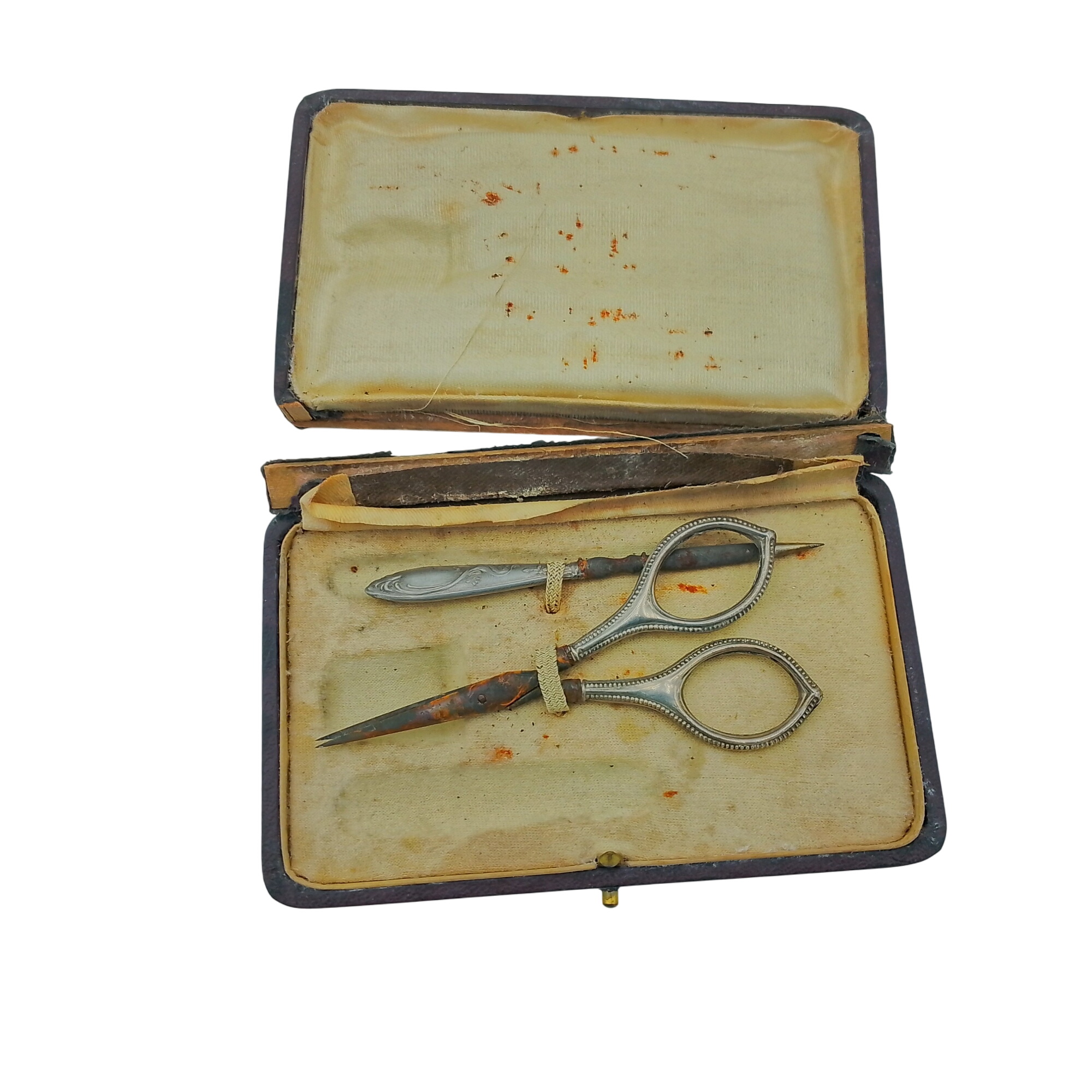 Acheter Nécessaire pour manucure vintage État correct - 10,00 € Nécessaire pour manucure vintage État correct reconditionné disponible sur Label Emmaüs