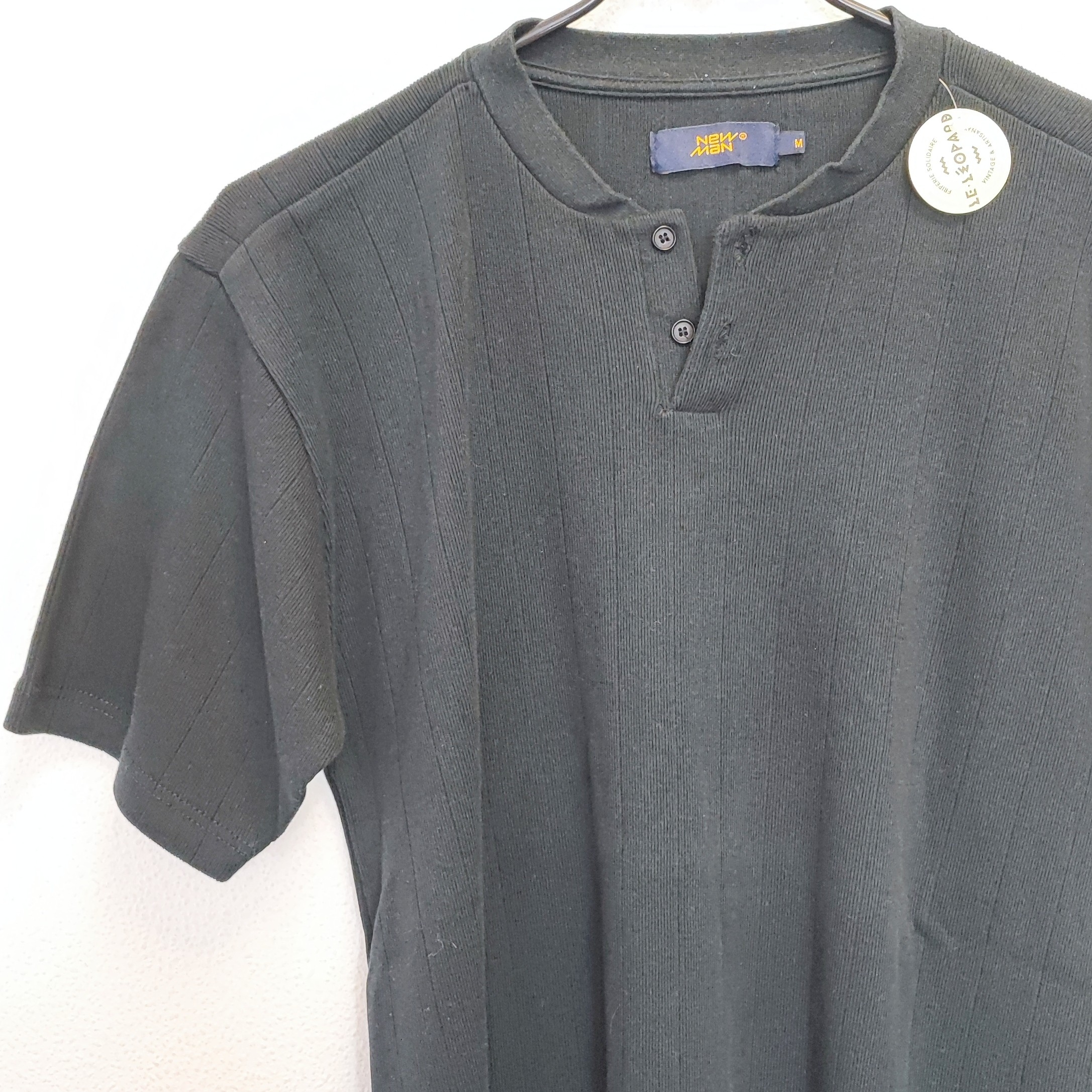 Voir photo 2 de NEW MAN - T-shirt noir - M - Homme NEW MAN - T-shirt noir - M - Homme Bon état reconditionné photo 2