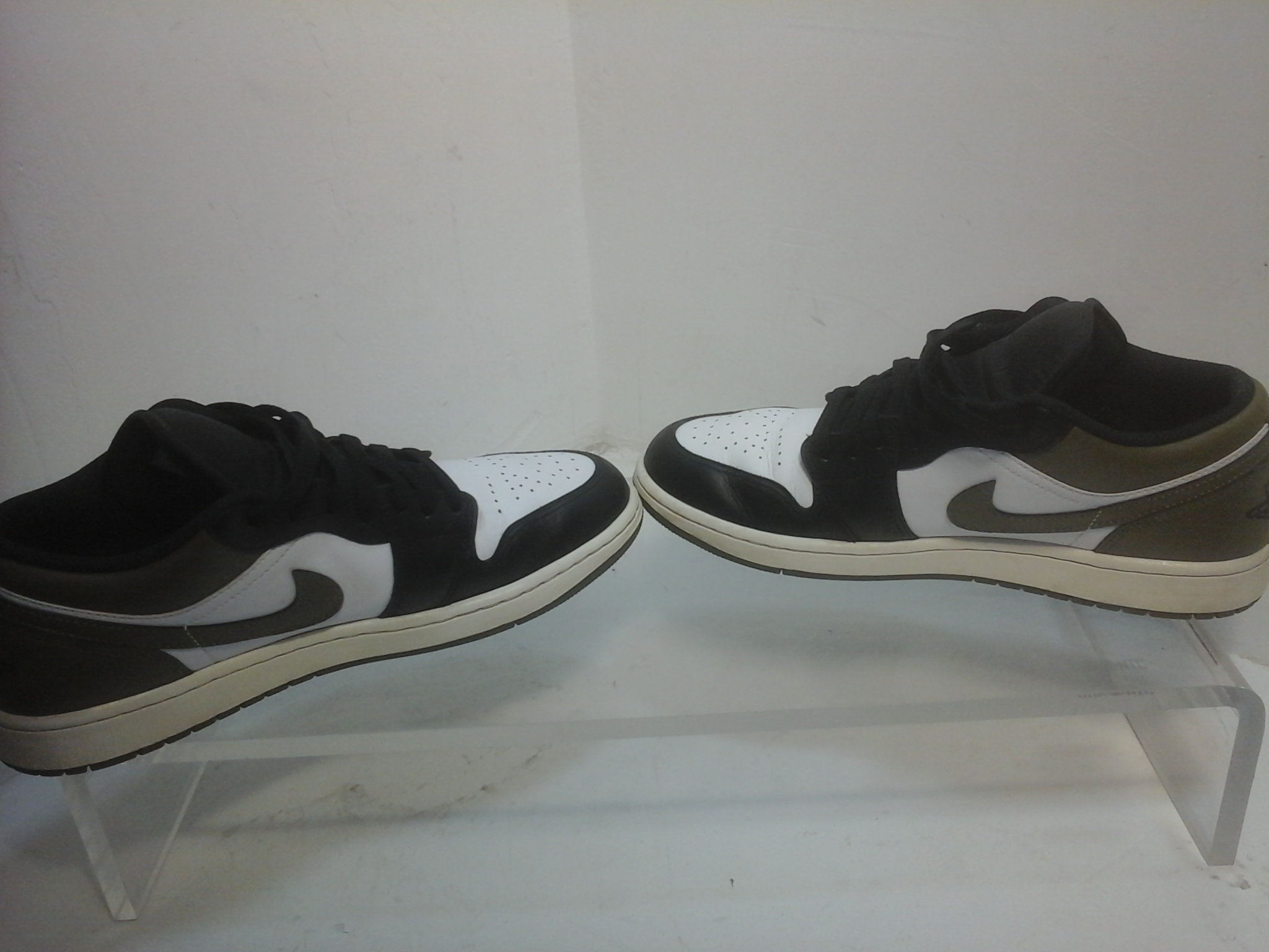 Voir photo 2 de Nike Air Jordan 1 low Nike Air Jordan 1 low Très bon état reconditionné photo 2