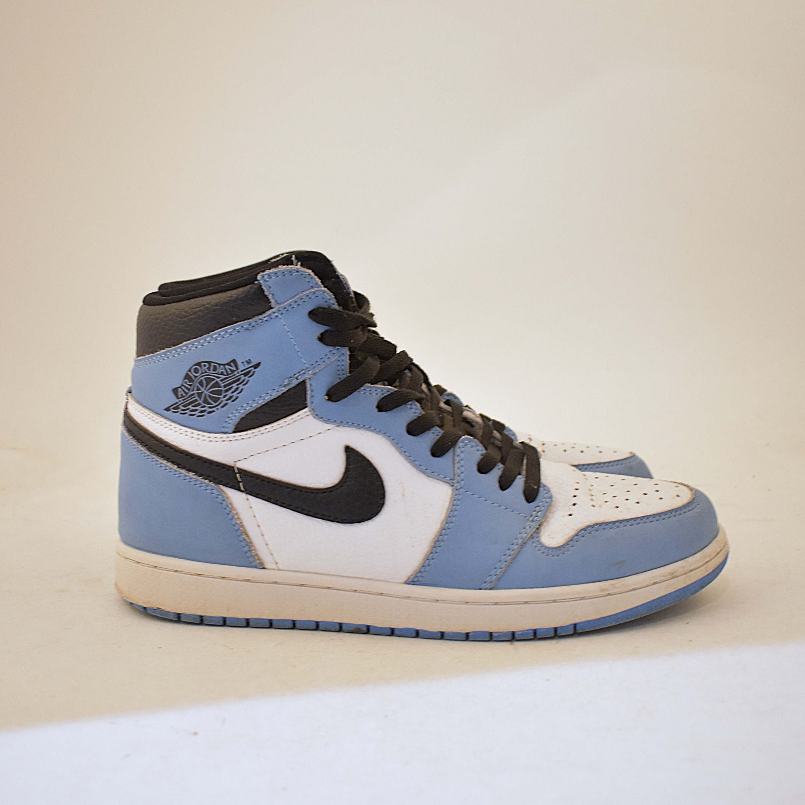Voir photo 3 de Nike Air Jordan 1 Retro High OG Nrg Chaussures de Sport-Basketball Nike Air Jordan 1 Retro High OG Nrg Chaussures de Sport-Basketball État correct reconditionné photo 3