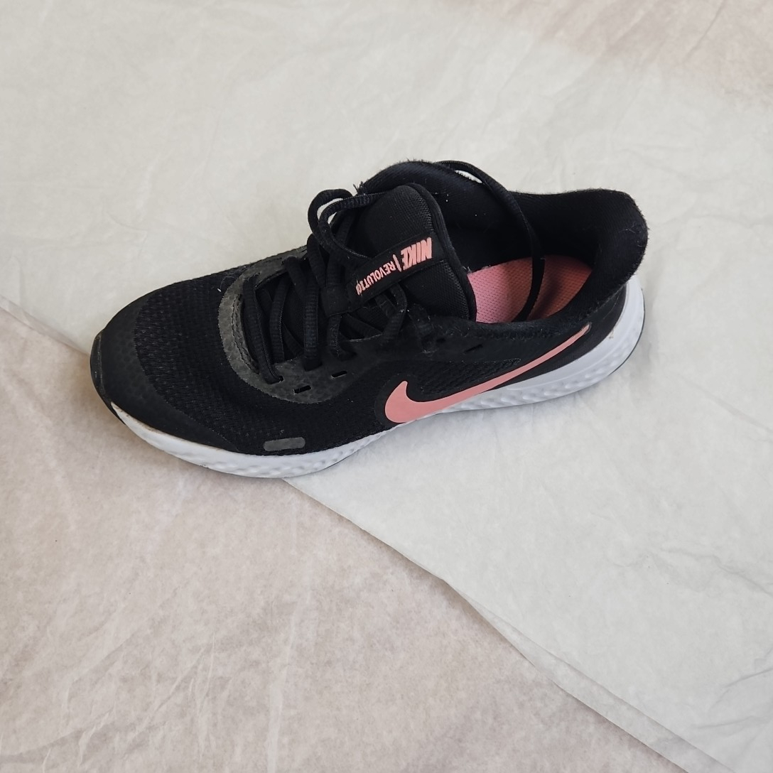 Voir photo 5 de Nike – baskets noir en toile – pointure 35 Nike – baskets noir en toile – pointure 35 Bon état reconditionné photo 5