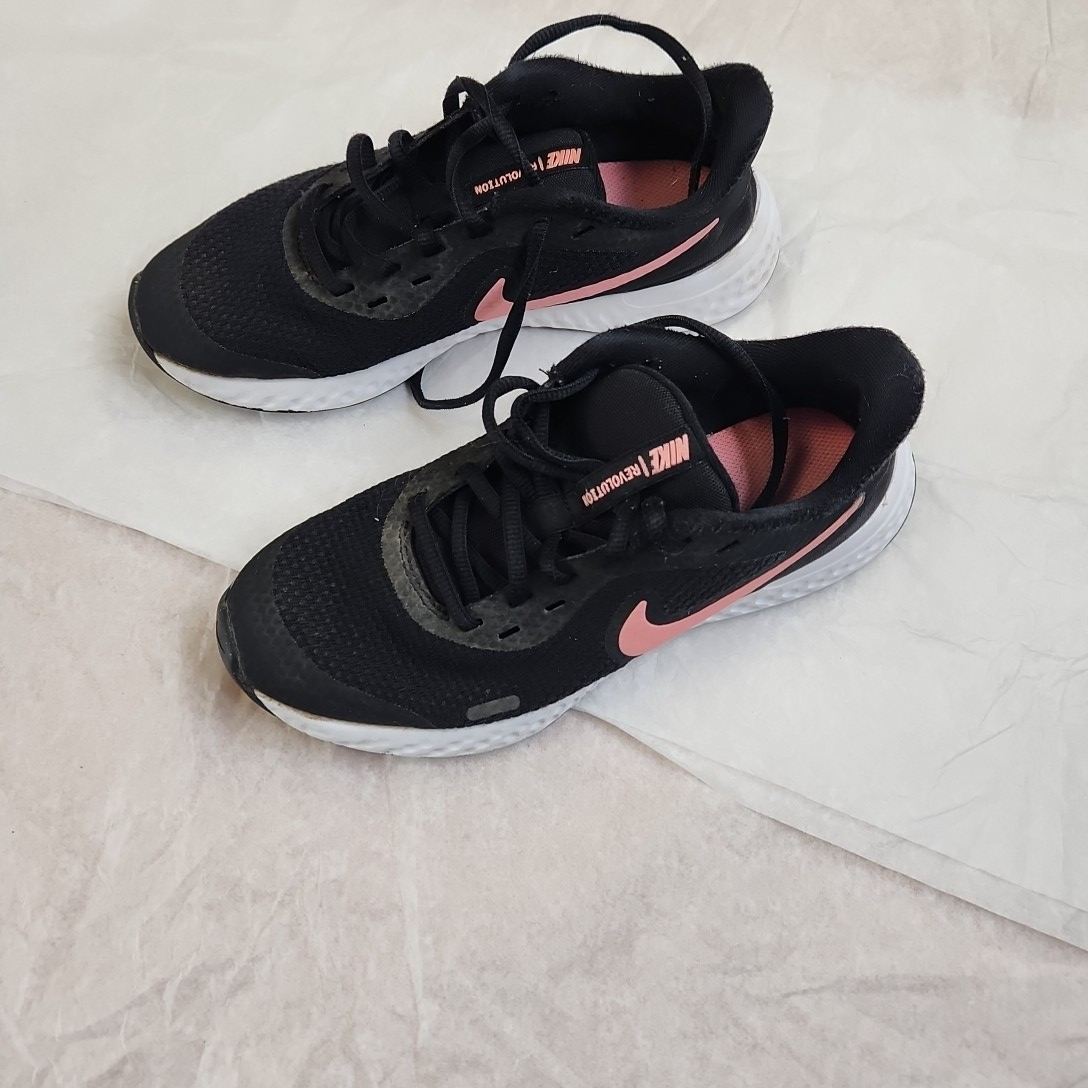 Voir photo 6 de Nike – baskets noir en toile – pointure 35 Nike – baskets noir en toile – pointure 35 Bon état reconditionné photo 6