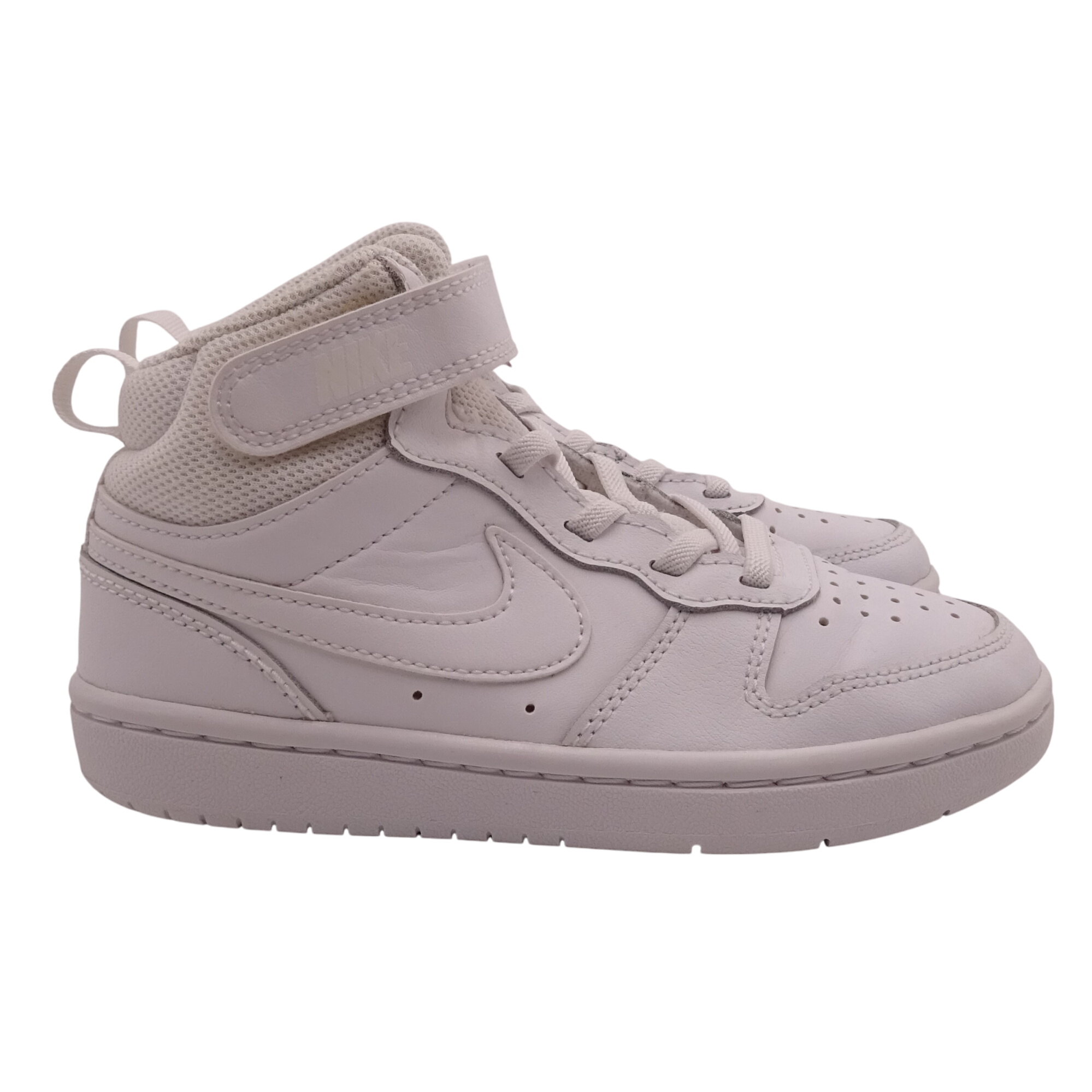 NIKE Baskets taille 29.5 Très bon état - 15,00 € NIKE Baskets taille 29.5 Très bon état reconditionné disponible sur Label Emmaüs
