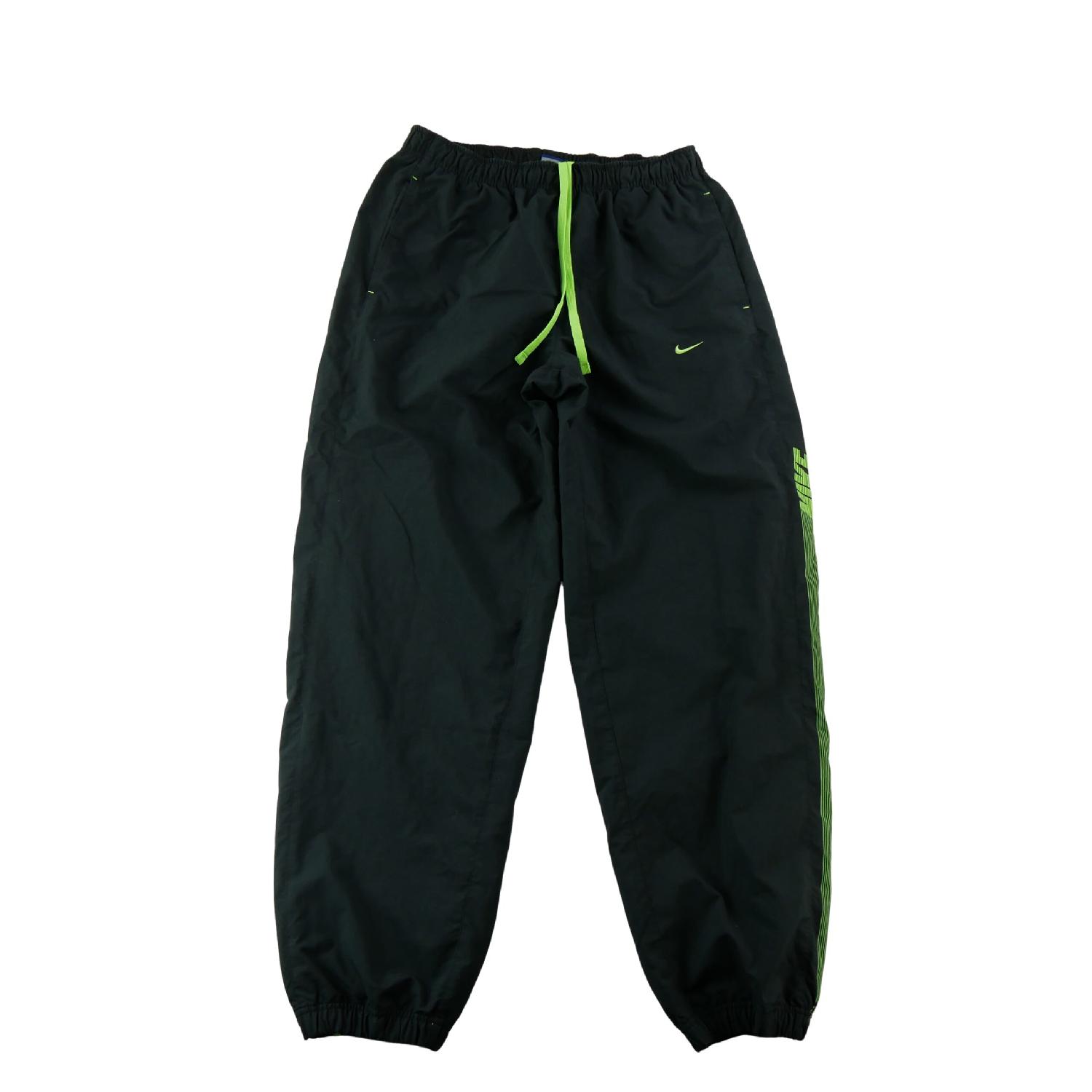 Acheter Nike Jogging Track Pants Nylon Look Mesh Lining Side Stripe Neon Green Retro Homme Taille L #QWE3467 Très bon état - 23,99 € Nike Jogging Track Pants Nylon Look Mesh Lining Side Stripe Neon Green Retro Homme Taille L #QWE3467 Très bon état Nike reconditionné disponible sur Sporteed
