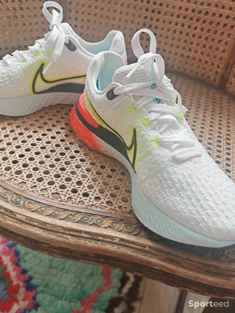 Nike React Infinity Run Flyknit - excellent état Très bon état Nike reconditionné disponible sur Sporteed