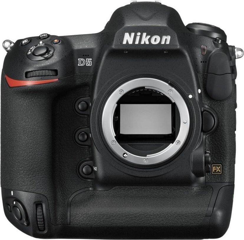 Nikon D5 XQD Noir Bon état Nikon reconditionné disponible sur Refurbed | Dero