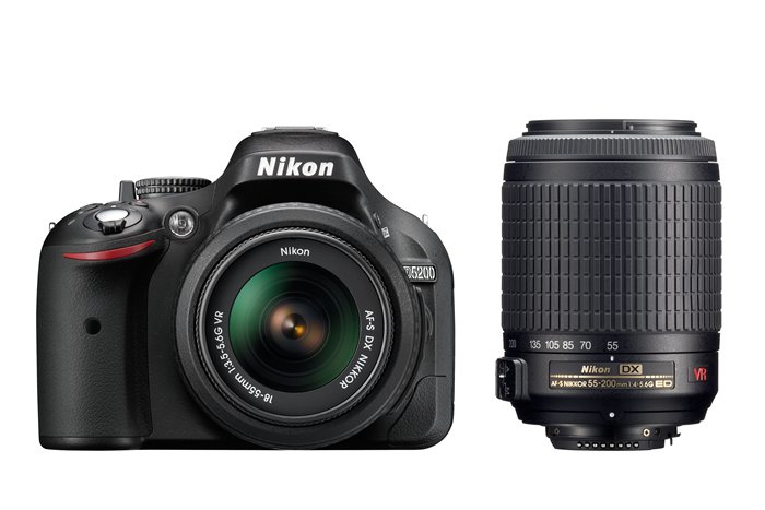 Nikon D5200 + AF-S DX NIKKOR 18-55mm + AF-S DX VR NIKKOR 55-200mm Kit d'appareil-photo SLR 24,1 MP CMOS 6000 x 4000 pixels Noir - Très bon état Très bon état Nikon reconditionné disponible sur Pixmania