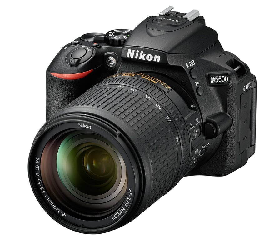 Nikon D5600 + AF-S DX 18-140mm VR avec écran tactile et Wi-Fi - Très bon état Très bon état Nikon reconditionné disponible sur Pixmania | Dero