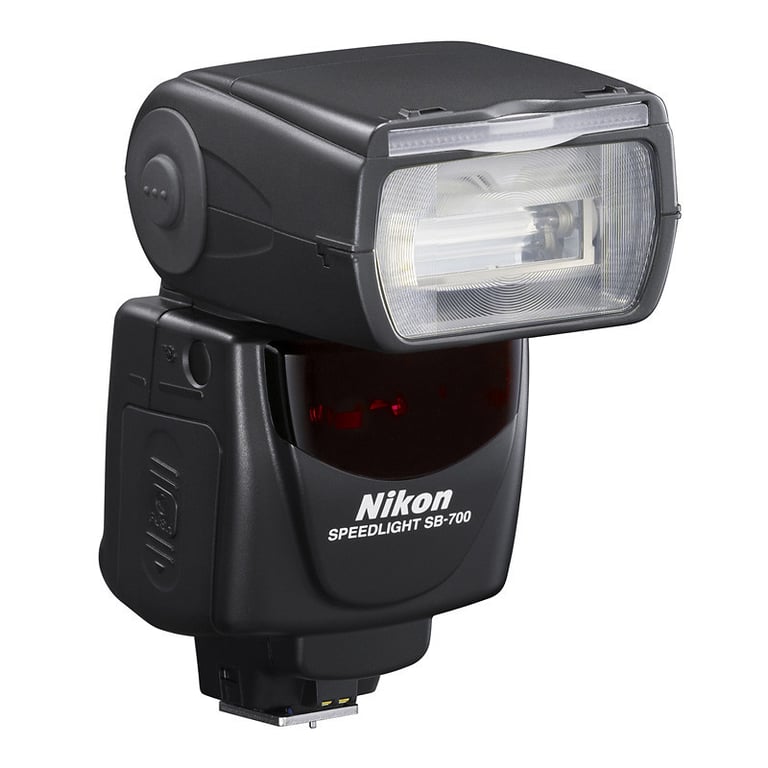 NIKON FLASH SB 700 - Très bon état Très bon état reconditionné disponible sur Pixmania