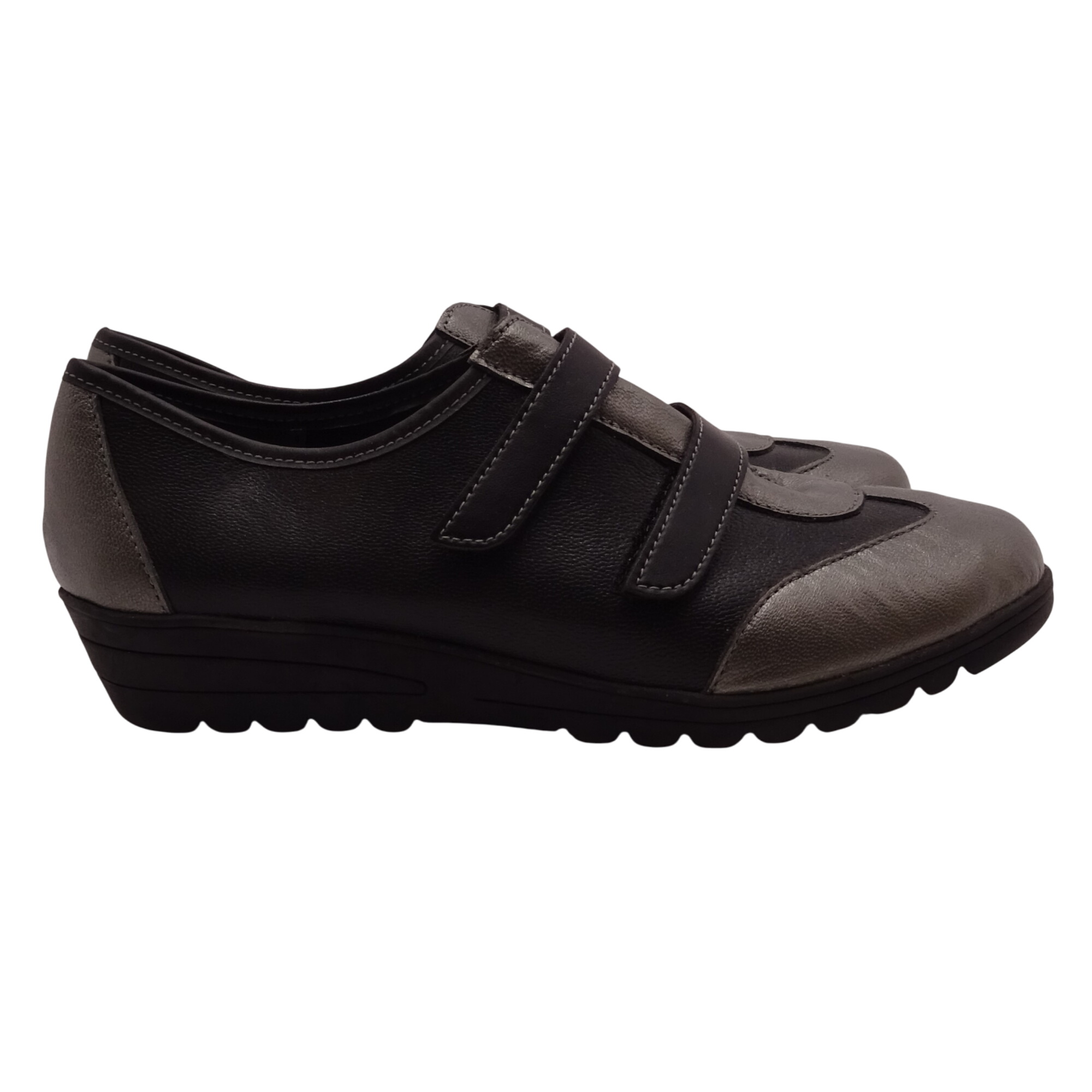 NOVAFLEX Paire de chaussures taille 38 Bon état - 20,00 € NOVAFLEX Paire de chaussures taille 38 Bon état reconditionné disponible sur Label Emmaüs