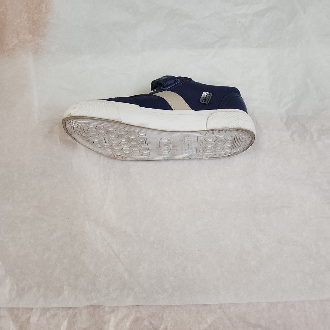 Voir photo 6 de Okaidi baskets bleus en toile – pointure 30 Okaidi baskets bleus en toile – pointure 30 Très bon état reconditionné photo 6