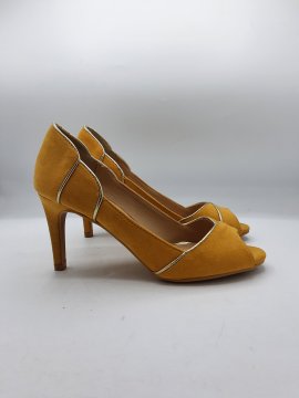 Acheter Open-toe CAMAIEU jaune de seconde main - 15,00 € Open-toe CAMAIEU jaune de seconde main reconditionné disponible sur Claquettes Market