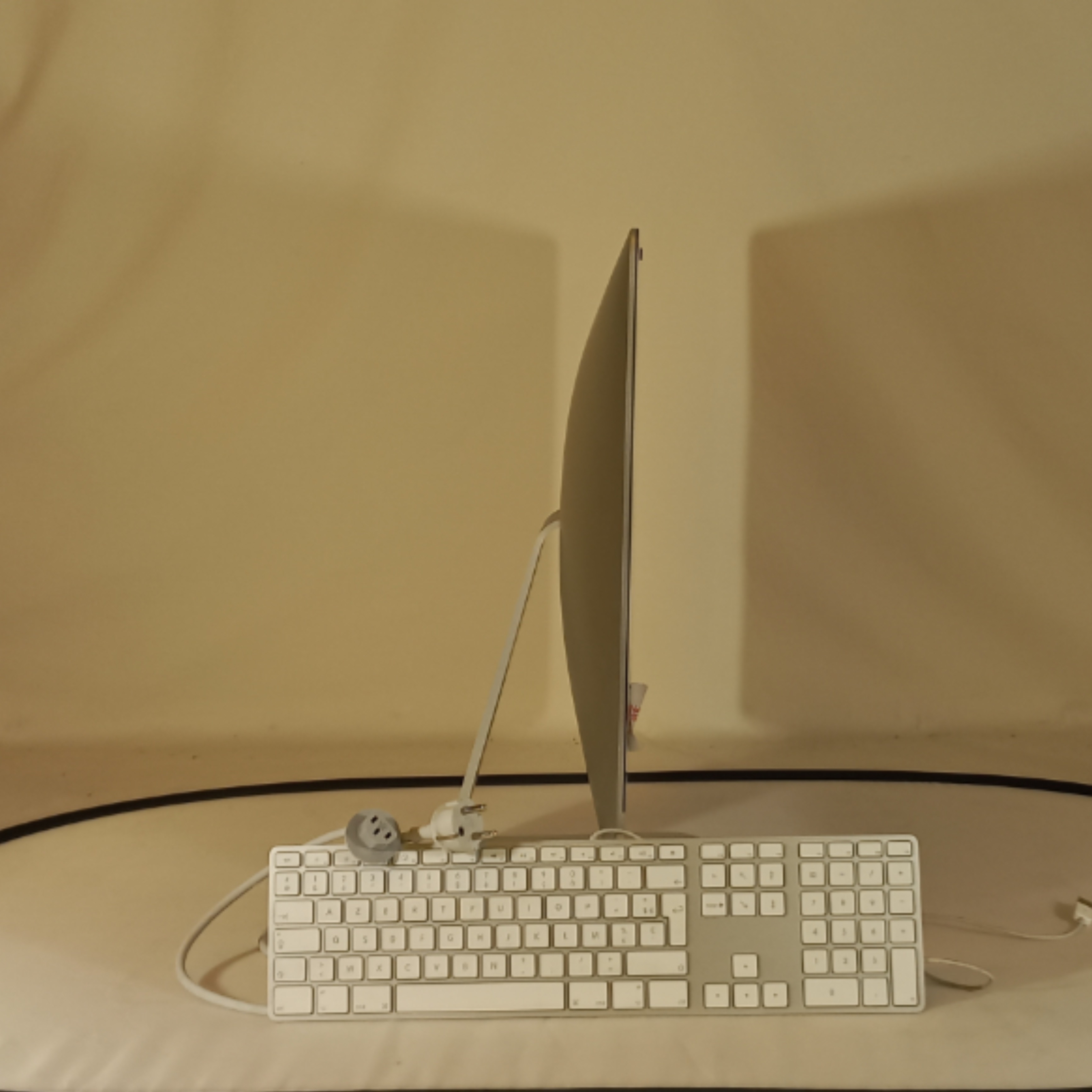 Voir photo 3 de Ordinateur APPLE emc 2429 L. MINT 22 . RAM 16 GO et son clavier Ordinateur APPLE emc 2429 L. MINT 22 . RAM 16 GO et son clavier Très bon état reconditionné photo 3
