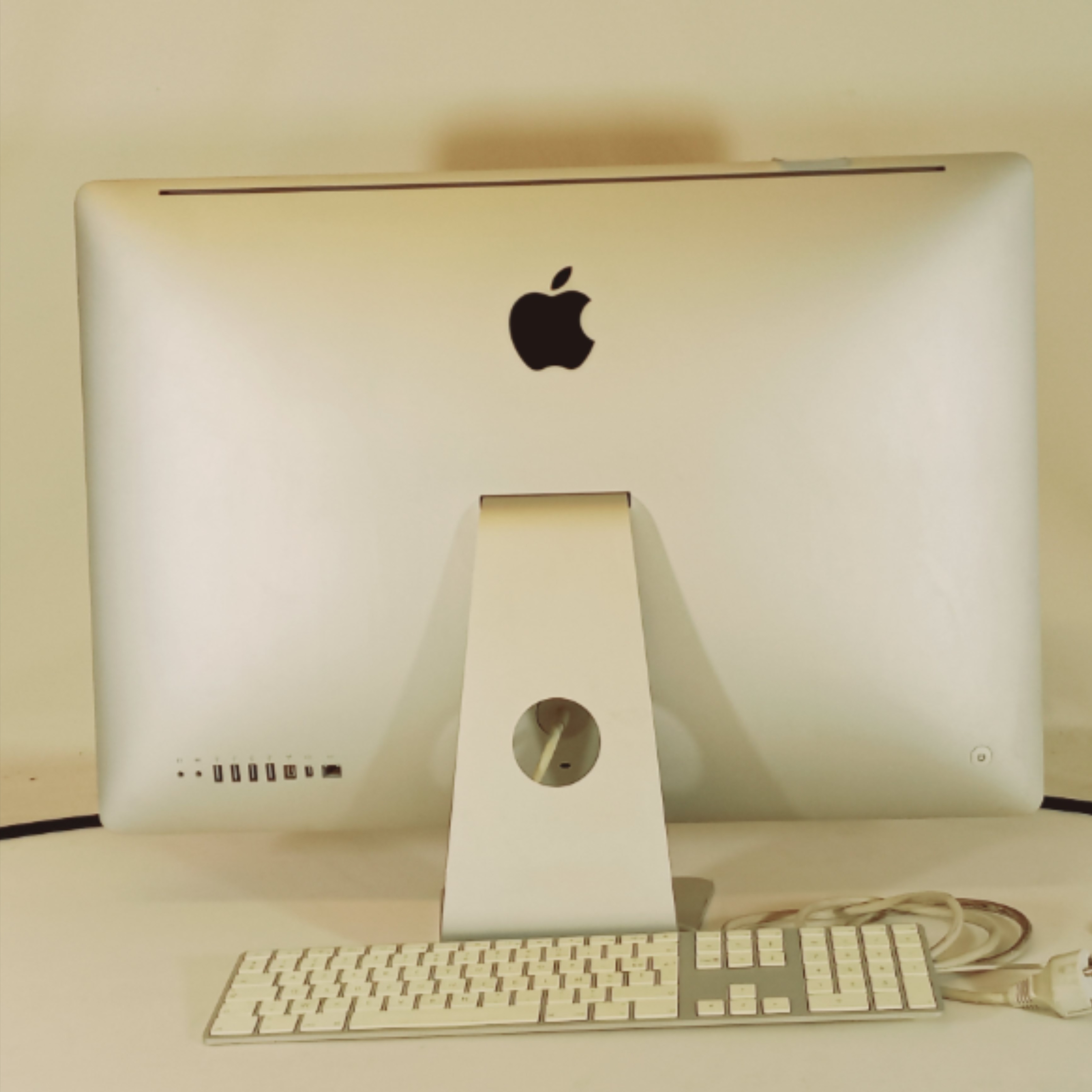 Voir photo 3 de Ordinateur APPLE et son clavier / RAM 8 go L. MINT 21/ disque dur 1 To | Dero Ordinateur APPLE et son clavier / RAM 8 go L. MINT 21/ disque dur 1 To Très bon état reconditionné photo 3 | Dero