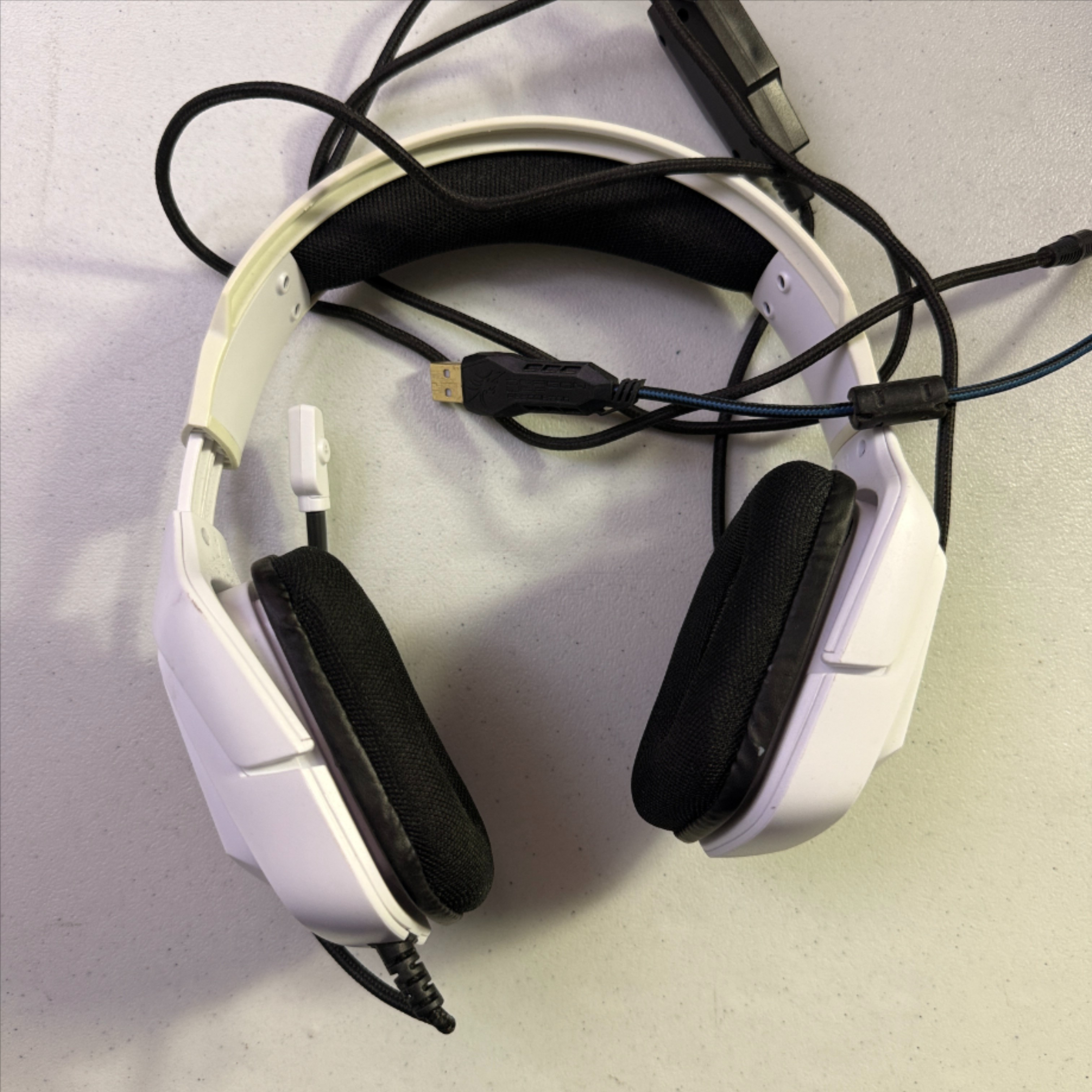 Voir photo 3 de Pack accesoire de gamer : clavier / souris et casque Pack accesoire de gamer : clavier / souris et casque État correct reconditionné photo 3