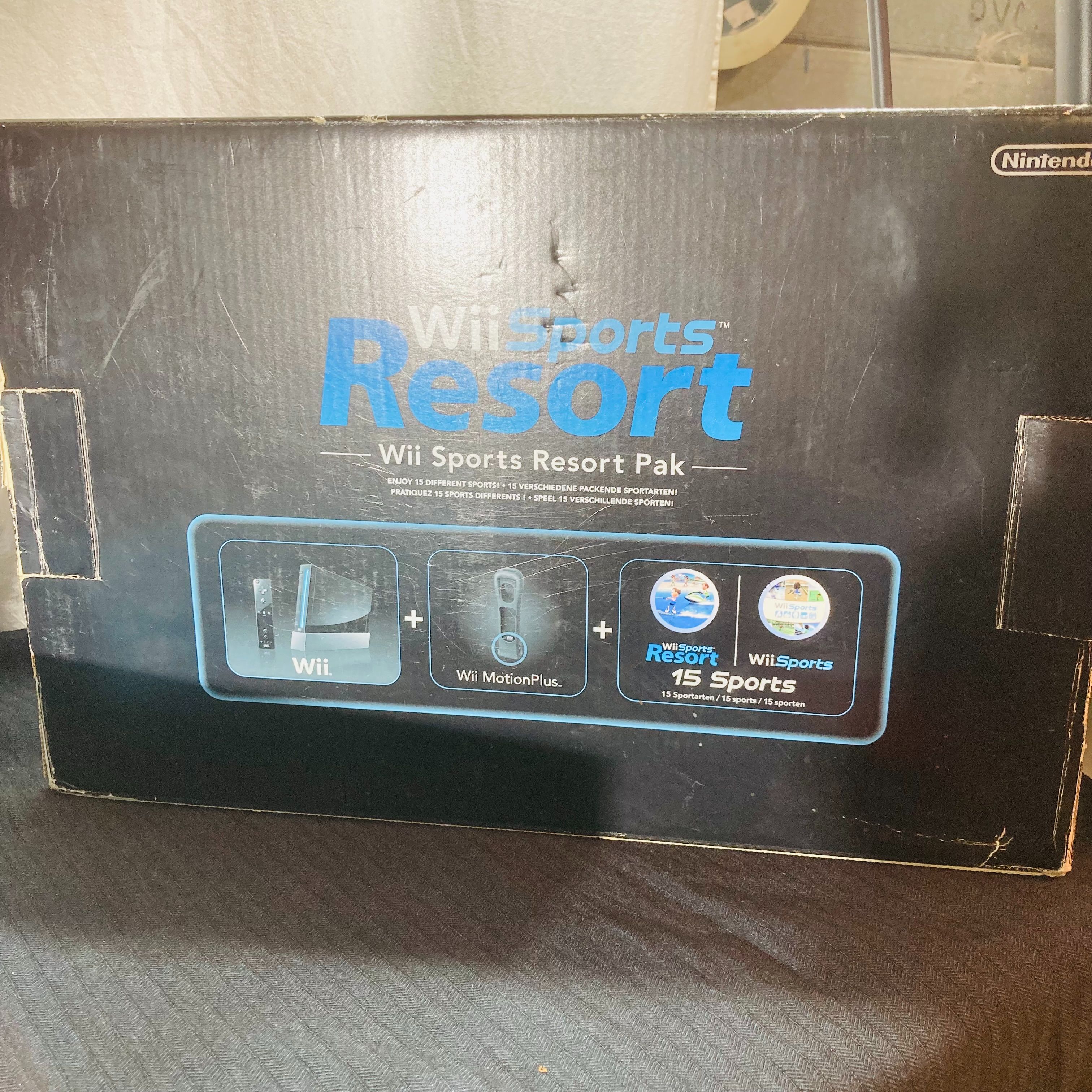Voir photo 2 de Pack Console Nintendo Wii Noire - Édition "Wii Sports Resort Pak" + 1 Manette Supplémentaire Pack Console Nintendo Wii Noire - Édition "Wii Sports Resort Pak" + 1 Manette Supplémentaire Très bon état reconditionné photo 2
