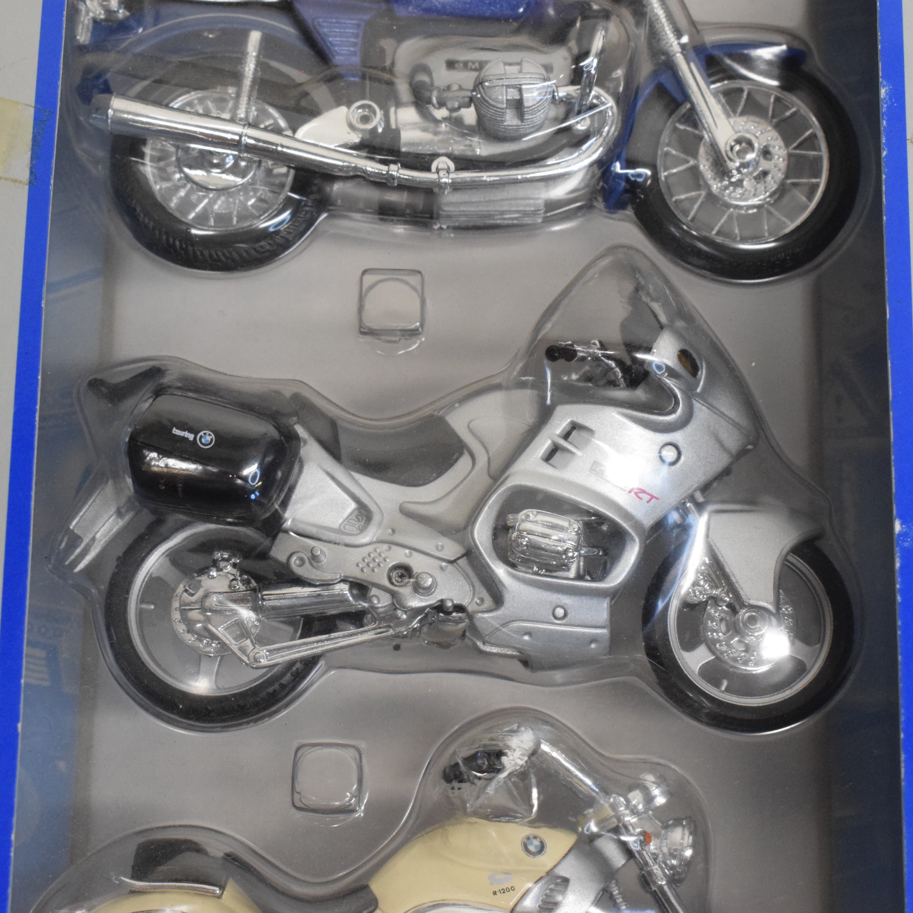 Voir photo 2 de Pack trois moto Honda Yamaha au 1/18 par WELLY Pack trois moto Honda Yamaha au 1/18 par WELLY État correct reconditionné photo 2