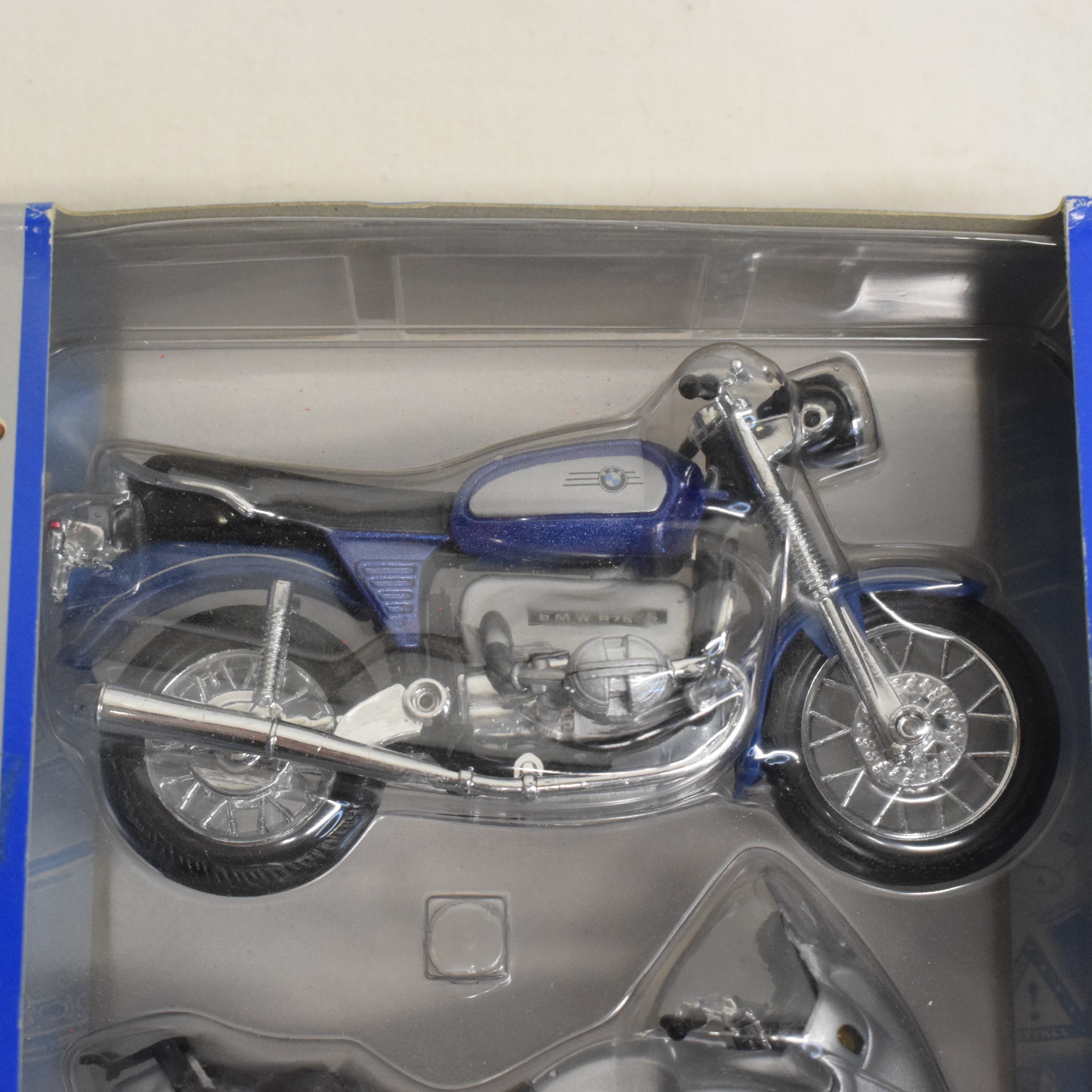 Voir photo 3 de Pack trois moto Honda Yamaha au 1/18 par WELLY Pack trois moto Honda Yamaha au 1/18 par WELLY État correct reconditionné photo 3
