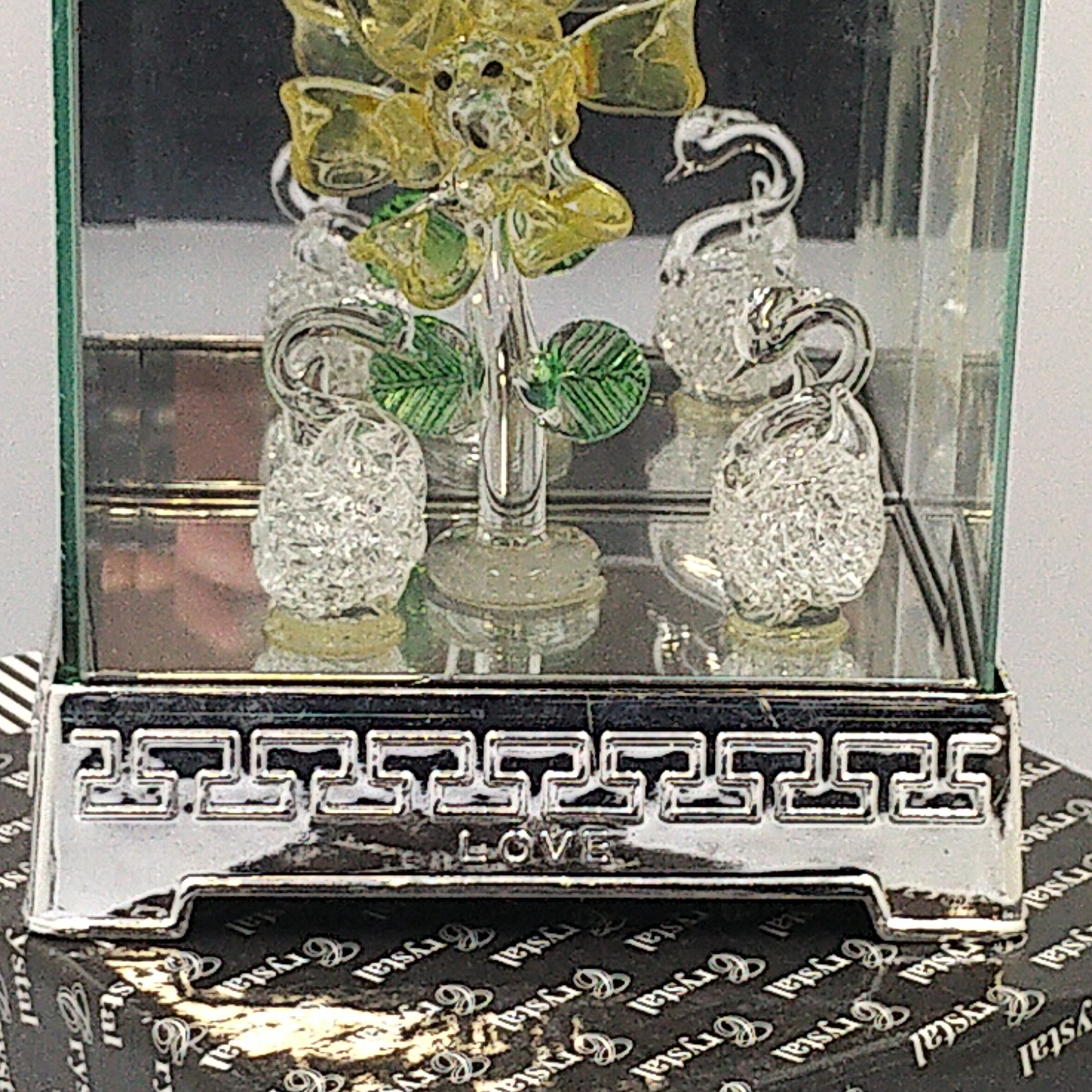 Voir photo 8 de Pagode décorative, lumineuse et musicale dans vitrine 3D, Love ‘’Fixin Crystal’’ – 15 cm. Pagode décorative, lumineuse et musicale dans vitrine 3D, Love ‘’Fixin Crystal’’ – 15 cm. Bon état reconditionné photo 8