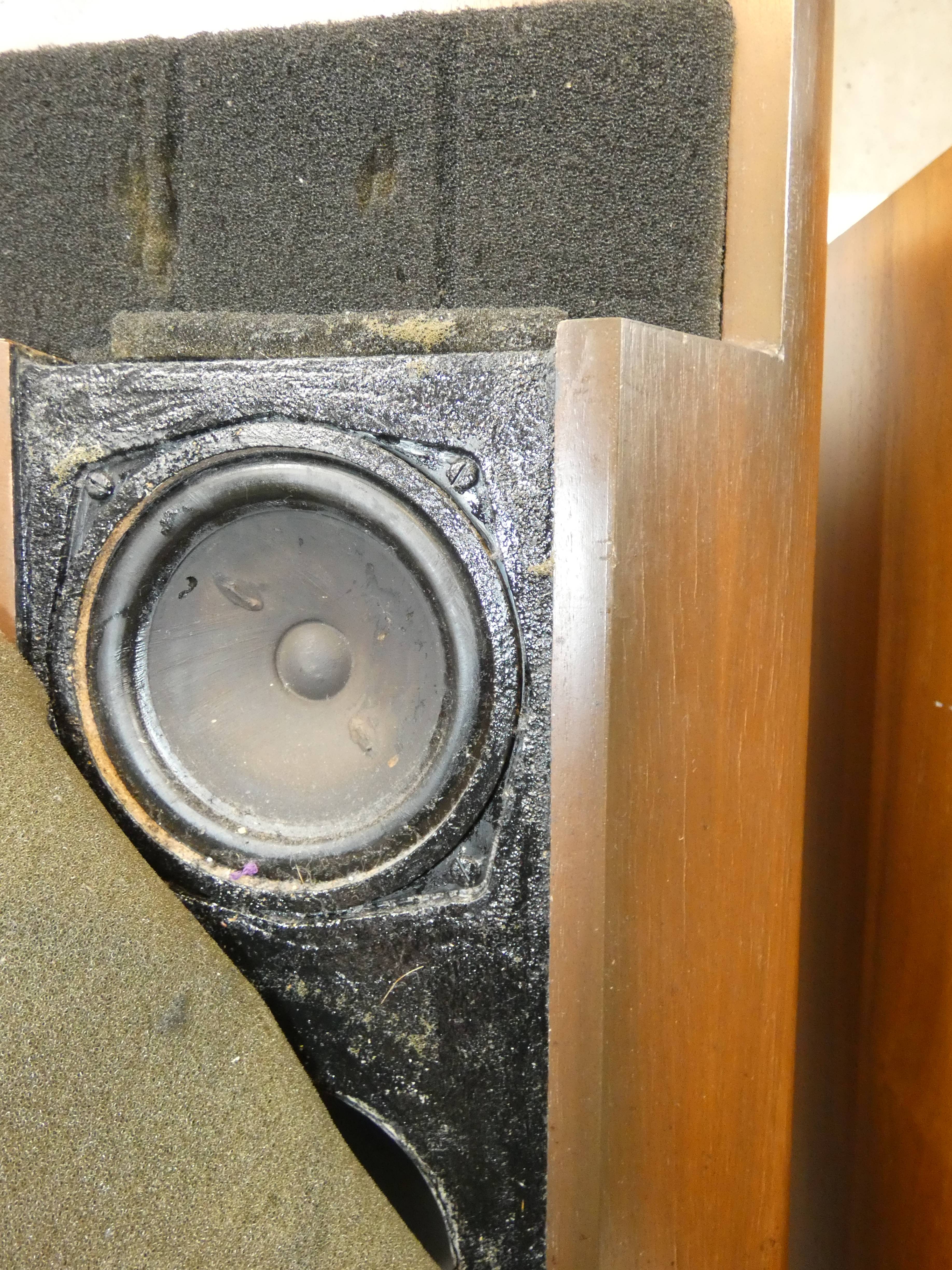 Voir photo 5 de Paire d'enceintes colonne ELIPSON 2 voies avec tweeter à résonateur et boomer 11 cm à restaurer Paire d'enceintes colonne ELIPSON 2 voies avec tweeter à résonateur et boomer 11 cm à restaurer État correct reconditionné photo 5