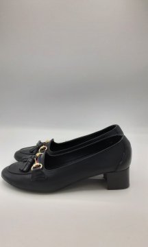 Acheter Paire d’escarpins de seconde main - 25,00 € Paire d’escarpins de seconde main N/A reconditionné disponible sur Claquettes Market
