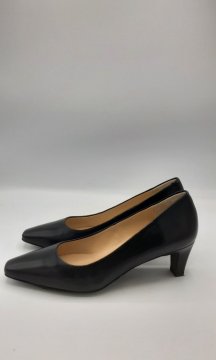 Acheter Paire d’escarpins de seconde main - 25,00 € Paire d’escarpins de seconde main N/A reconditionné disponible sur Claquettes Market
