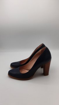 Paire d’escarpins - 10,00 € Paire d’escarpins reconditionné disponible sur Claquettes Market