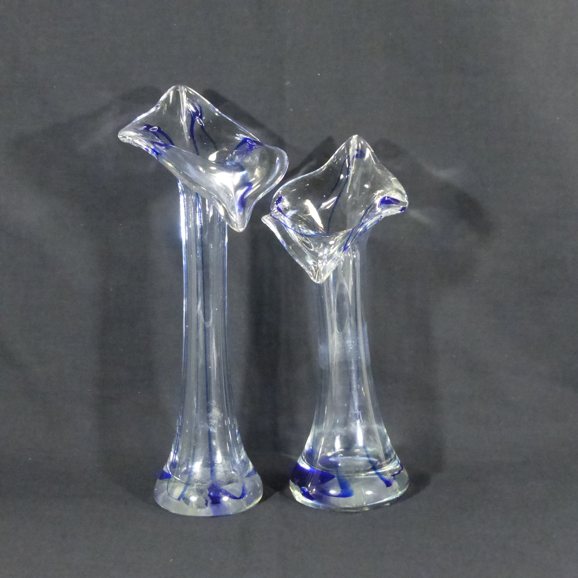 Paire de 2 Vase vintage en verre soufflée vintage - 'style jack in the pulpit' Bon état - 19,50 € Paire de 2 Vase vintage en verre soufflée vintage - 'style jack in the pulpit' Bon état reconditionné disponible sur Label Emmaüs