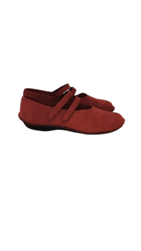 Paire de ballerine à brides rouge de seconde main Parfait état - 30,00 € Paire de ballerine à brides rouge de seconde main Parfait état N/A reconditionné disponible sur Claquettes Market