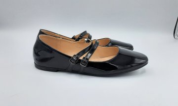 Paire de ballerine noir vernis de seconde main Très bon état - 15,00 € Paire de ballerine noir vernis de seconde main Très bon état N/A reconditionné disponible sur Claquettes Market