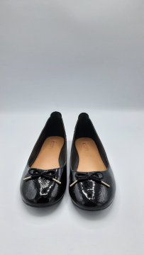 Paire de ballerines noires de seconde main Très bon état - 15,00 € Paire de ballerines noires de seconde main Très bon état Eram reconditionné disponible sur Claquettes Market