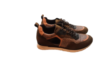 Paire de basket de seconde main - 25,00 € Paire de basket de seconde main N/A reconditionné disponible sur Claquettes Market