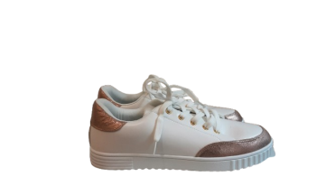 Paire de baskets de seconde main - 10,00 € Paire de baskets de seconde main reconditionné disponible sur Claquettes Market