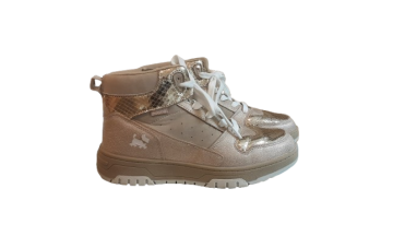 Paire de baskets de seconde main Bon état - 15,00 € Paire de baskets de seconde main Bon état N/A reconditionné disponible sur Claquettes Market