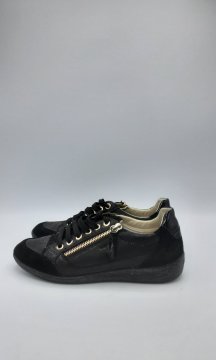 Paire de baskets de seconde main - 20,00 € Paire de baskets de seconde main reconditionné disponible sur Claquettes Market