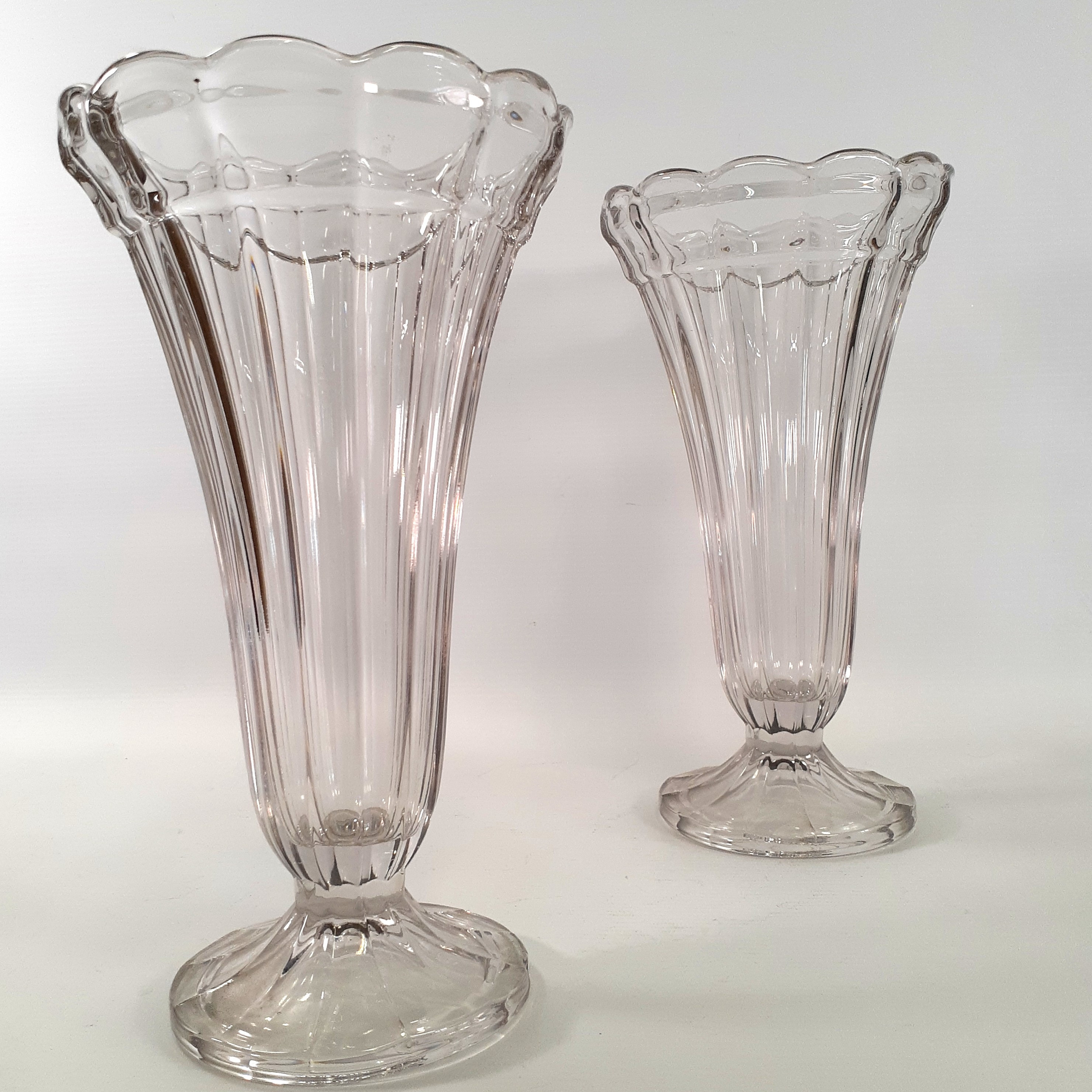 Voir photo 3 de Paire de beaux vases en verre – forme tulipe Paire de beaux vases en verre – forme tulipe Très bon état reconditionné photo 3