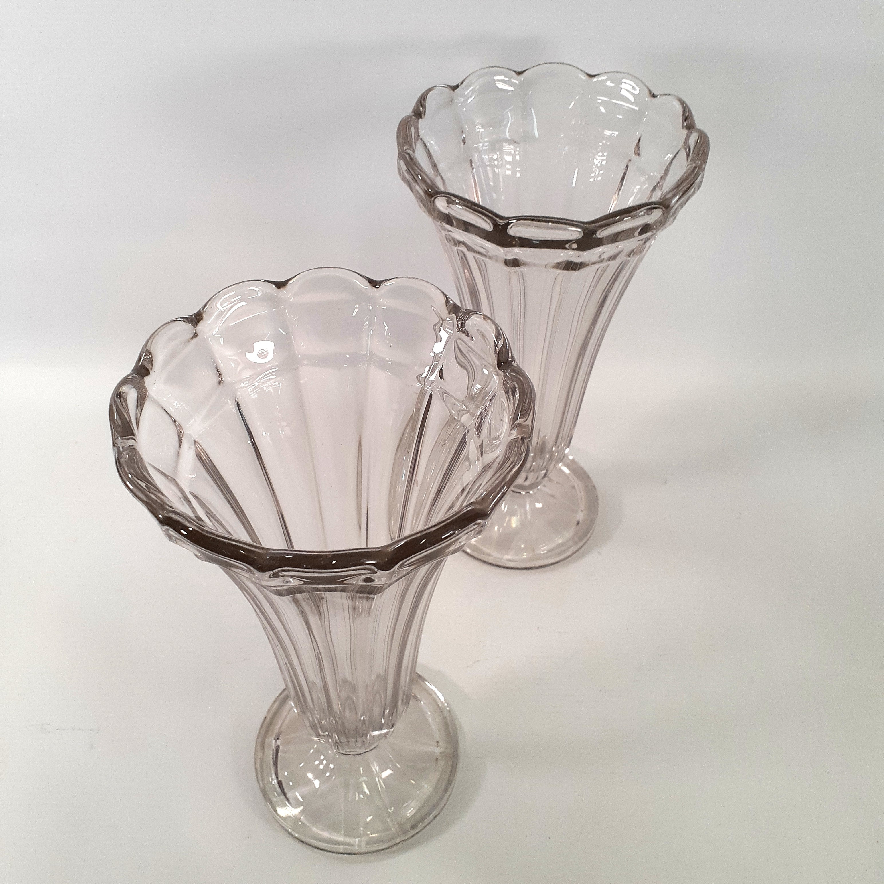 Voir photo 4 de Paire de beaux vases en verre – forme tulipe Paire de beaux vases en verre – forme tulipe Très bon état reconditionné photo 4