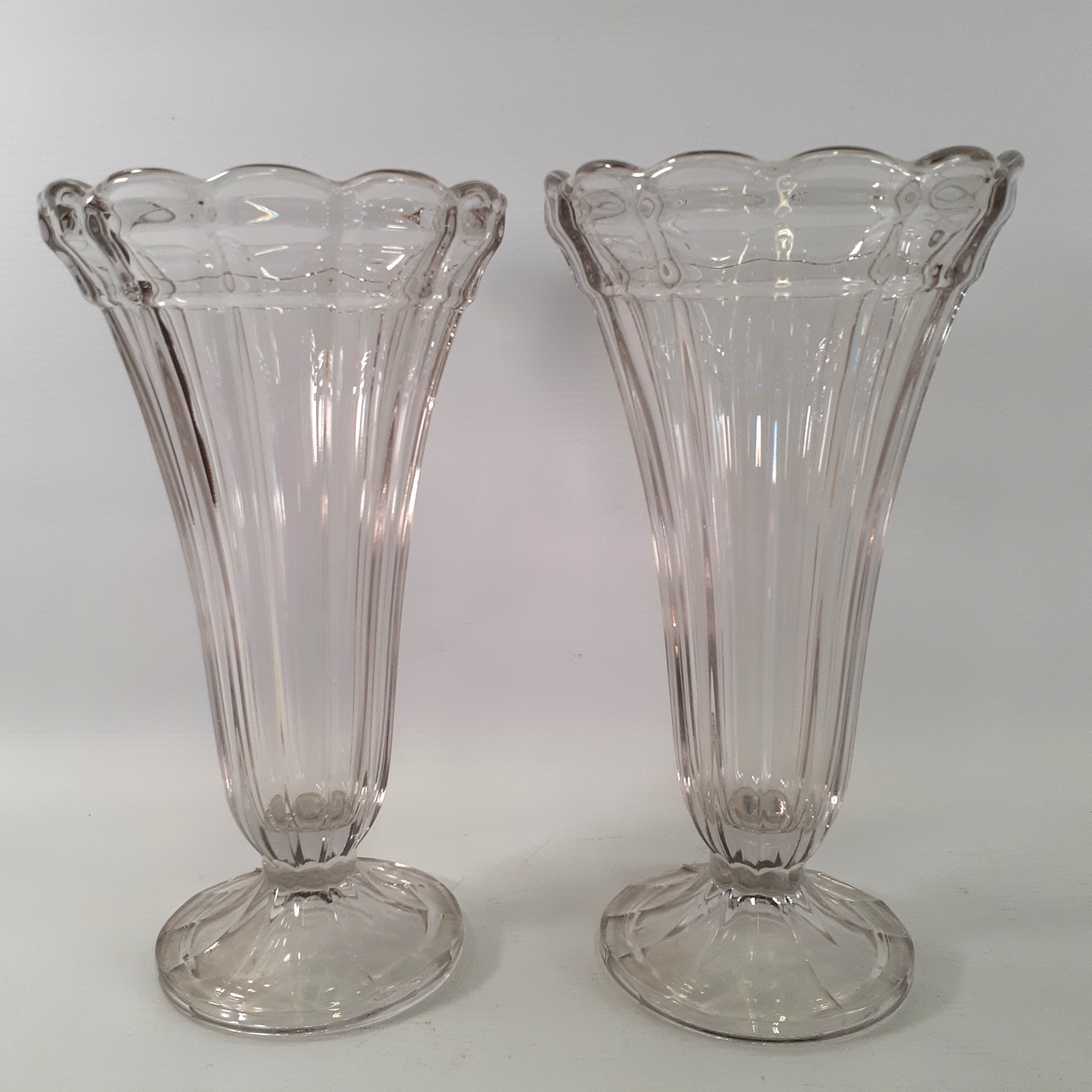 Voir photo 7 de Paire de beaux vases en verre – forme tulipe Paire de beaux vases en verre – forme tulipe Très bon état reconditionné photo 7