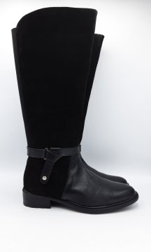 Acheter Paire de bottes bi-matière noir de seconde main - 30,00 € | Dero Paire de bottes bi-matière noir de seconde main N/A reconditionné disponible sur Claquettes Market | Dero