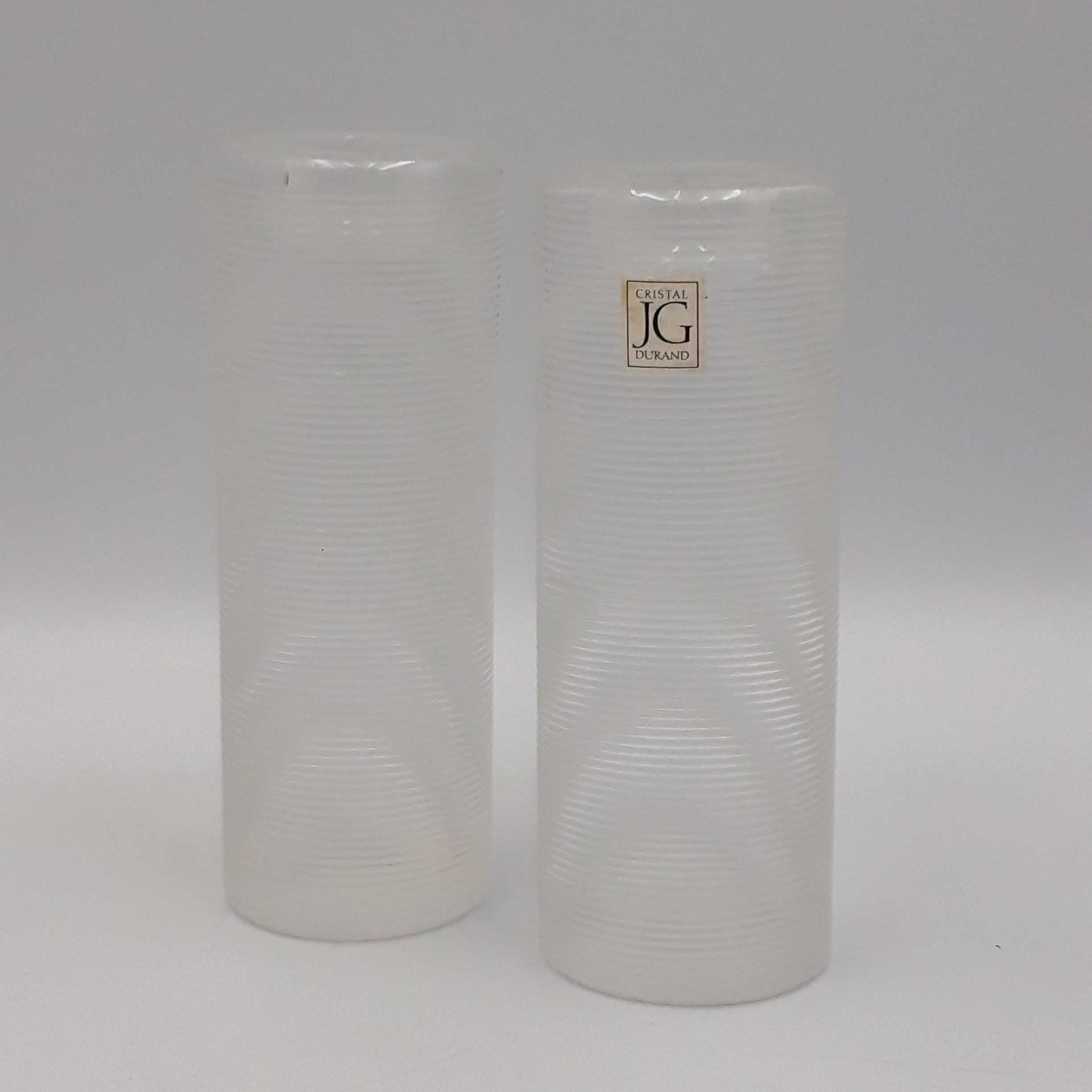 Acheter Paire de bougeoirs en cristal JG Durand, H12 cm Bon état - 25,00 € Paire de bougeoirs en cristal JG Durand, H12 cm Bon état reconditionné disponible sur Label Emmaüs