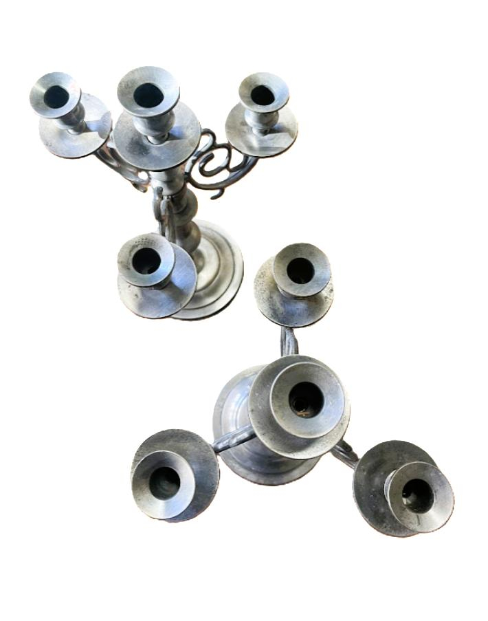 Voir photo 6 de Paire de candélabres métalliques pour 4 bougies chacun Paire de candélabres métalliques pour 4 bougies chacun reconditionné photo 6