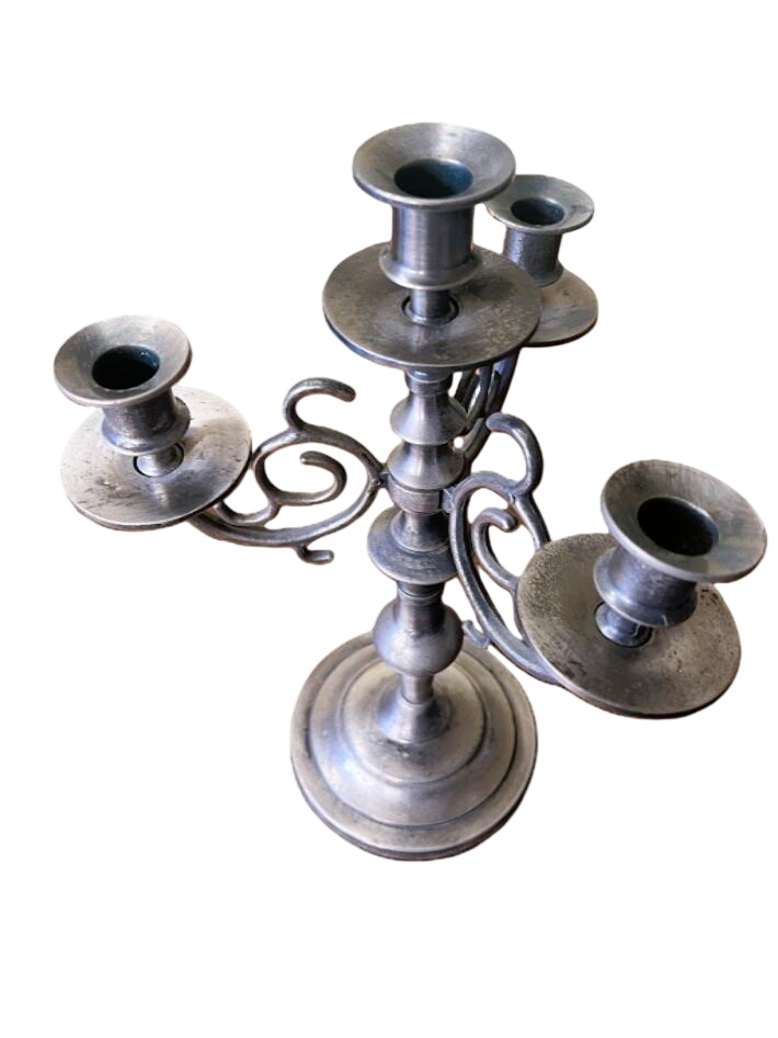 Paire de candélabres métalliques pour 4 bougies chacun - alternatives disponibles sur Dero Paire de candélabres métalliques pour 4 bougies chacun reconditionné (offre indisponible)