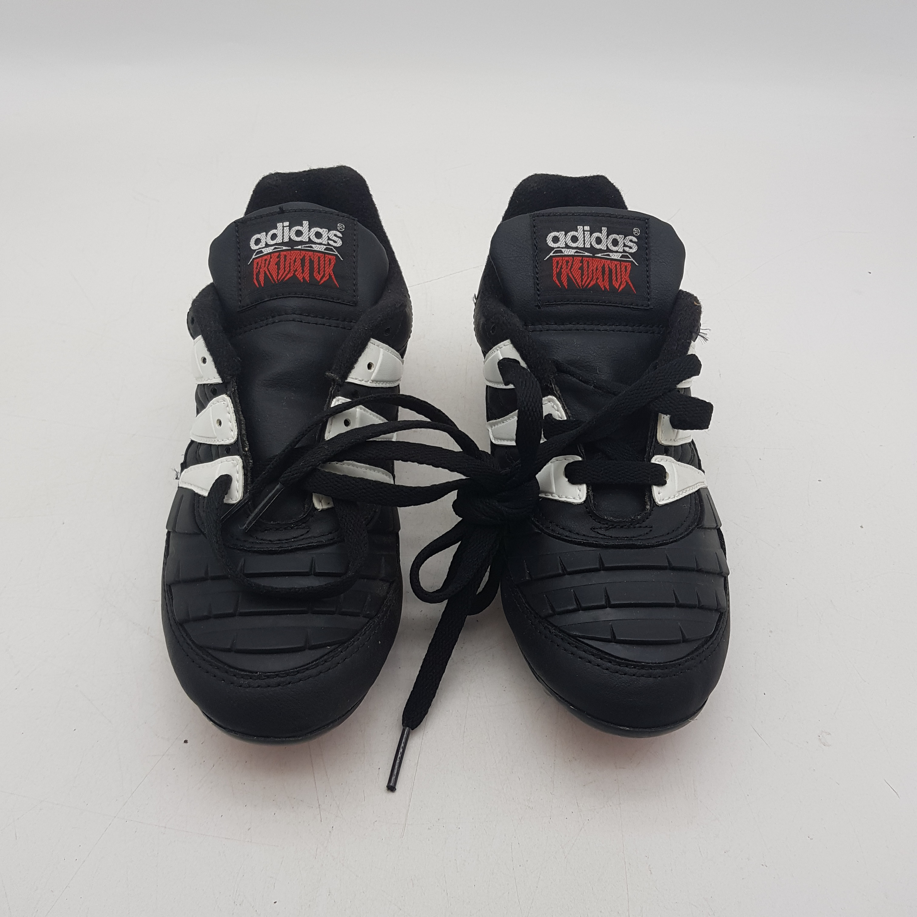 Voir photo 2 de Paire de chaussures Adidas Predator Rapier II Cup - Taille 37 1/3 (US-5) Paire de chaussures Adidas Predator Rapier II Cup - Taille 37 1/3 (US-5) Très bon état reconditionné photo 2