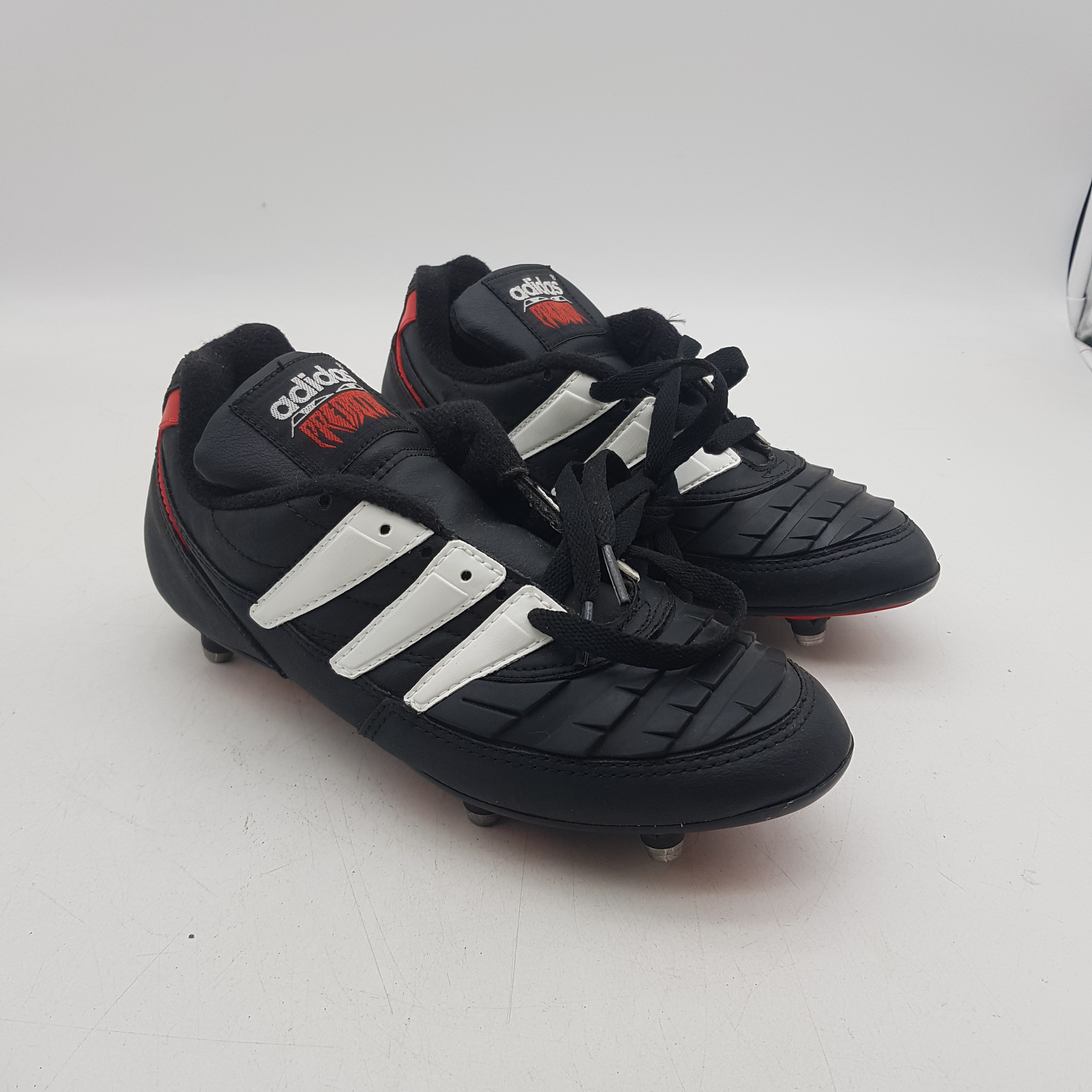 Voir photo 3 de Paire de chaussures Adidas Predator Rapier II Cup - Taille 37 1/3 (US-5) Paire de chaussures Adidas Predator Rapier II Cup - Taille 37 1/3 (US-5) Très bon état reconditionné photo 3