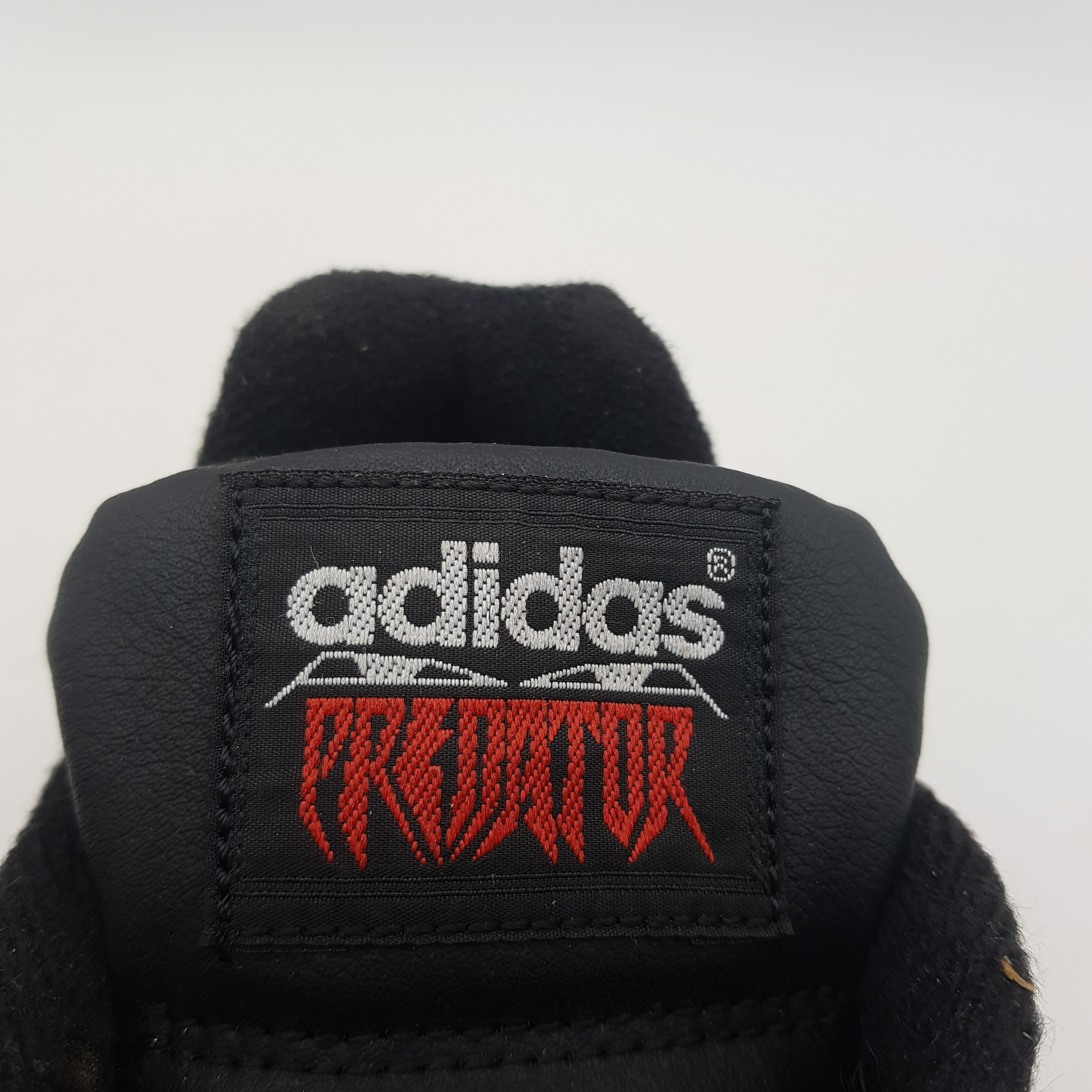 Voir photo 4 de Paire de chaussures Adidas Predator Rapier II Cup - Taille 37 1/3 (US-5) Paire de chaussures Adidas Predator Rapier II Cup - Taille 37 1/3 (US-5) Très bon état reconditionné photo 4