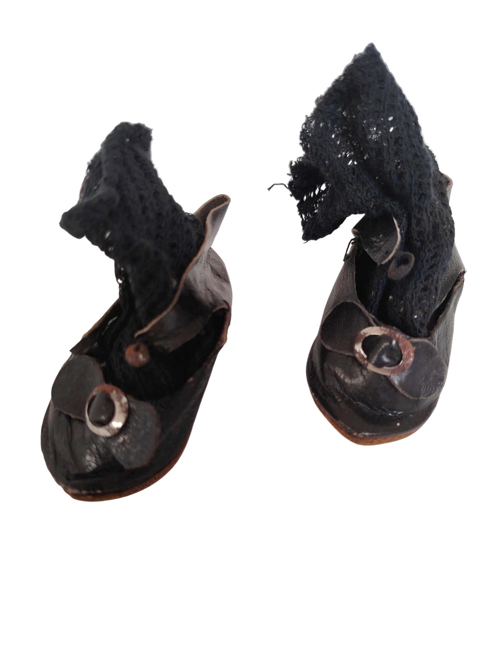 Paire de chaussures en cuir pour poupée XIXème taille 9 Bon état - 55,00 € Paire de chaussures en cuir pour poupée XIXème taille 9 Bon état reconditionné disponible sur Label Emmaüs
