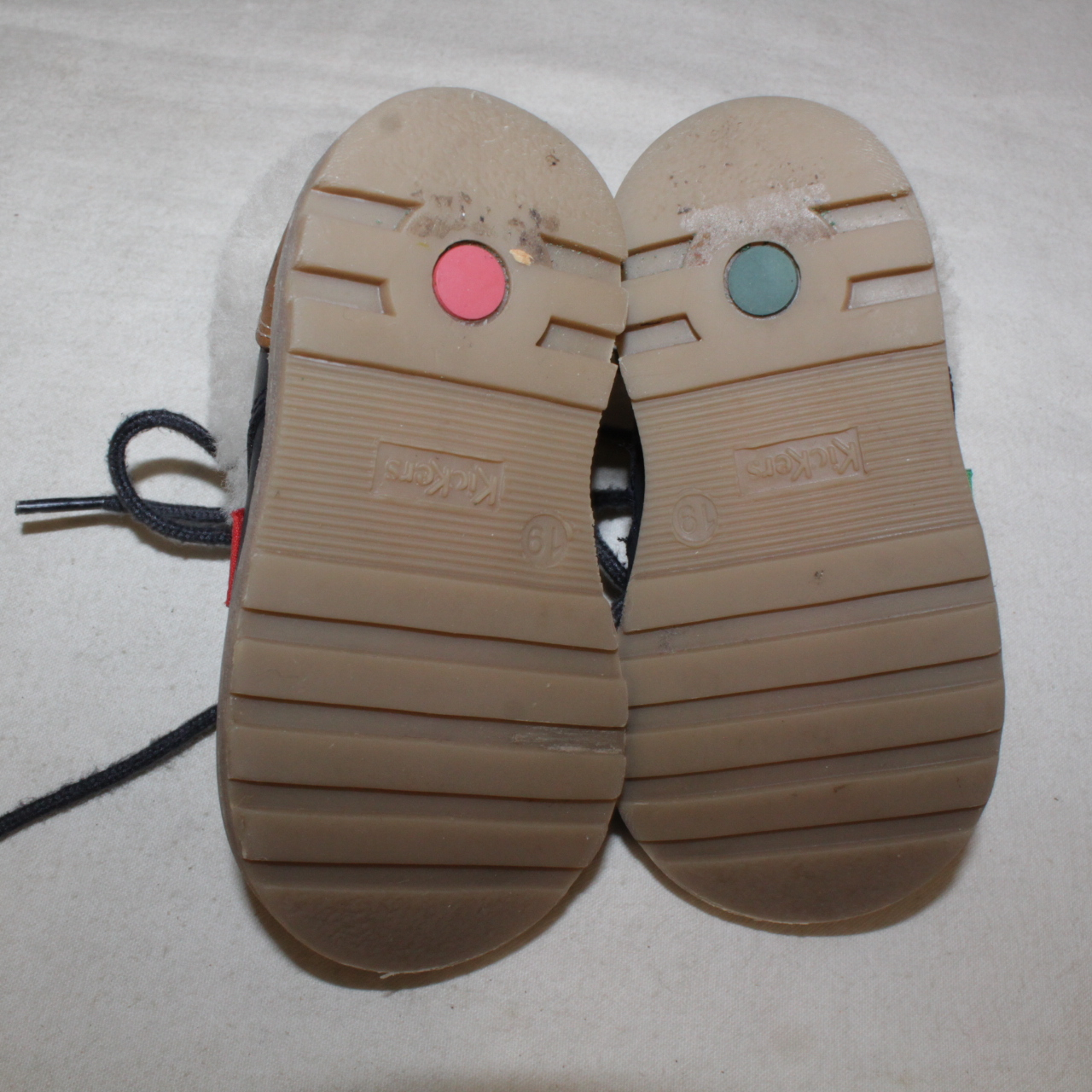 Voir photo 3 de Paire de chaussures pour enfant - Kickers Paire de chaussures pour enfant - Kickers Très bon état reconditionné photo 3