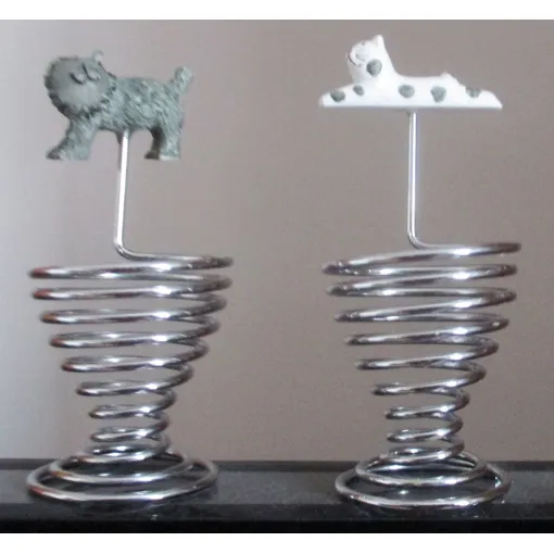 Paire De Coquetiers Formée D'un Cylindre Métallique Argenté Avec Au Sommet Un Chat Blanc Et Un Chat Gris - Hauteur Totale 13cm - Pouvant Servir Aussi D'objet Décoratif - Jamais Utilisés Bon état - 12,00 € Paire De Coquetiers Formée D'un Cylindre Métallique Argenté Avec Au Sommet Un Chat Blanc Et Un Chat Gris - Hauteur Totale 13cm - Pouvant Servir Aussi D'objet Décoratif - Jamais Utilisés Bon état reconditionné disponible sur Rakuten