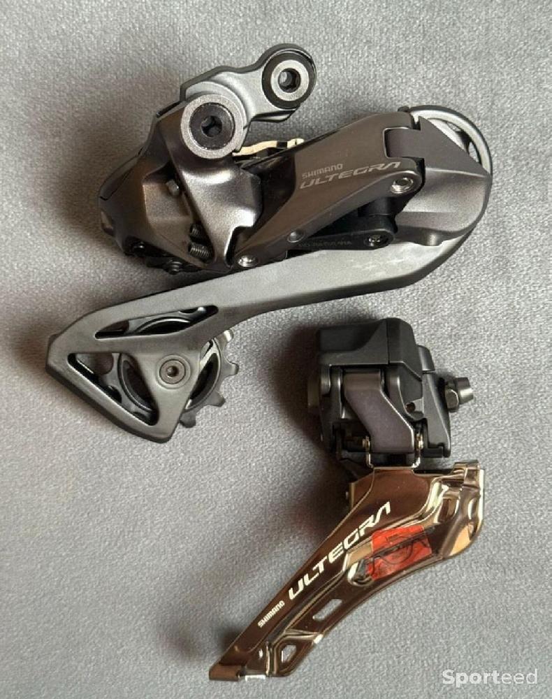 Paire de Dérailleur Shimano Ultegra Di2 R8150 Très bon état Shimano reconditionné disponible sur Sporteed