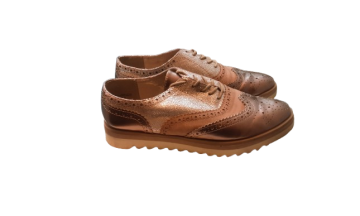 paire de derbies de seconde main - 20,00 € paire de derbies de seconde main reconditionné disponible sur Claquettes Market